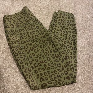 GapFit Blackout Leggings size medium